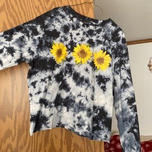 Long sleeve sunflower crop top